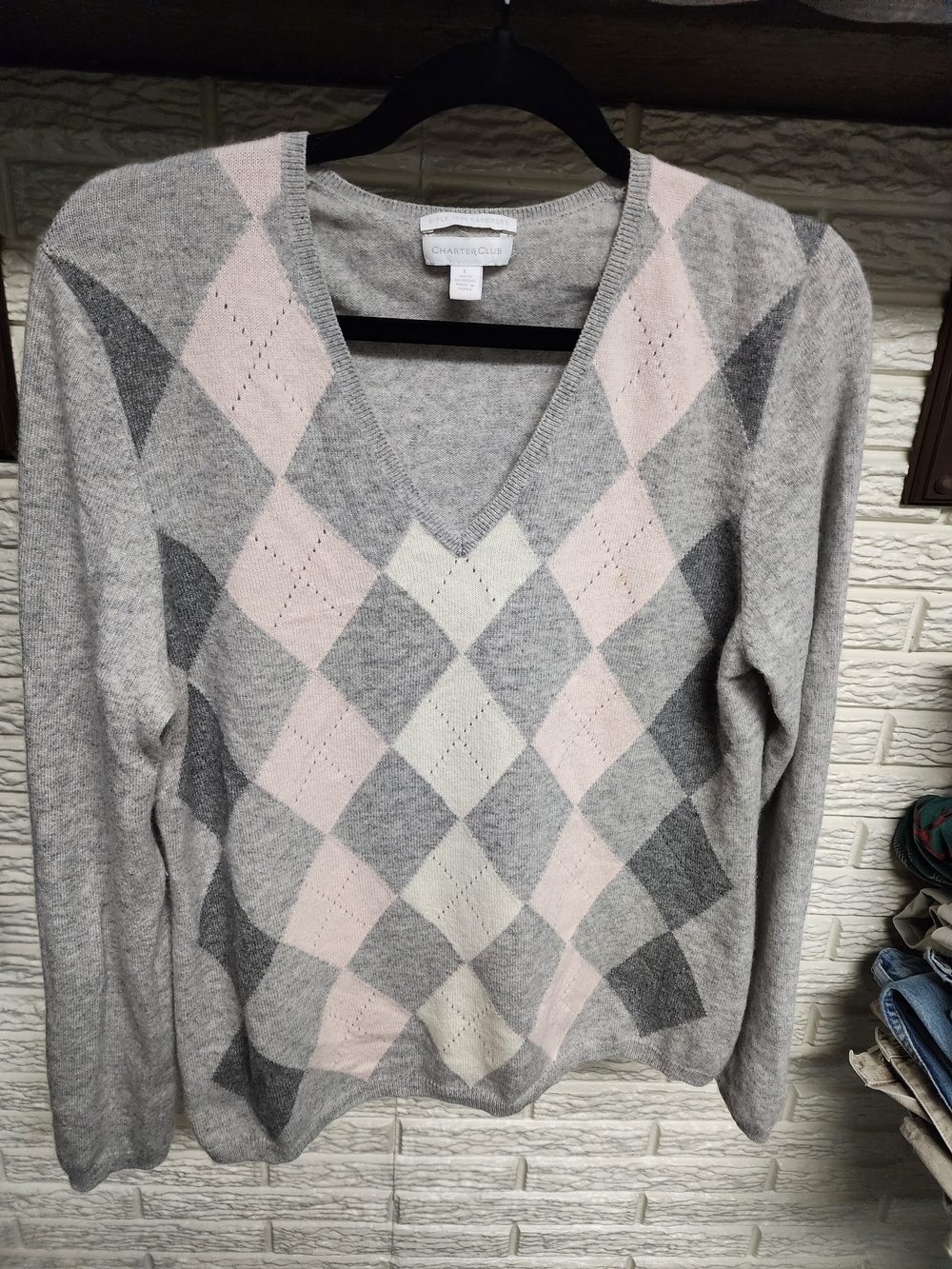 Cashere Charter Club Gray, Pink & Cream Argyle V-Neck Sweater